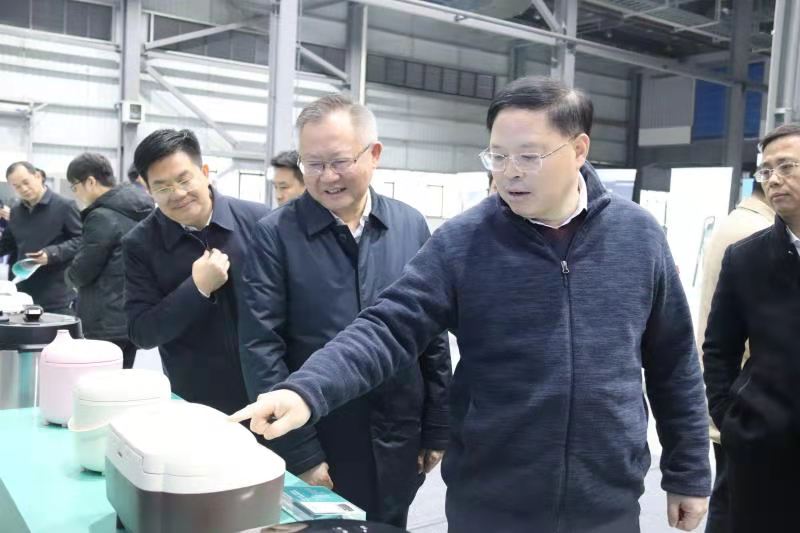 湖南省委常委、省委秘書長張劍飛一行來zoty中欧体育官方网站
調(diào)研